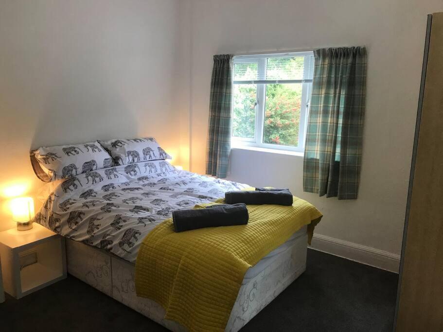 4 Avenue House Apartment Скарбъро Екстериор снимка