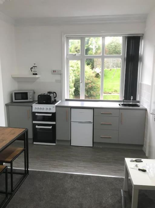 4 Avenue House Apartment Скарбъро Екстериор снимка